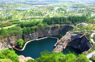 国内最好的修复式园艺花园：上海辰山植物园矿坑花园